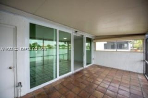 Adosado en venta en Miami, Florida, 3 dormitorios, 140.28 m2 № 2049015 - foto 15