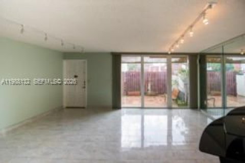 Adosado en venta en Miami, Florida, 3 dormitorios, 140.28 m2 № 2049015 - foto 22