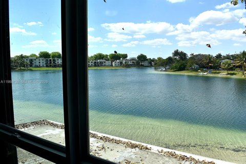 Купить таунхаус в Майами, Флорида 3 спальни, 140.28м2, № 2049015 - фото 10