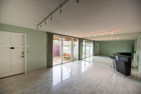 Adosado en venta en Miami, Florida, 3 dormitorios, 140.28 m2 № 2049015 - foto 19
