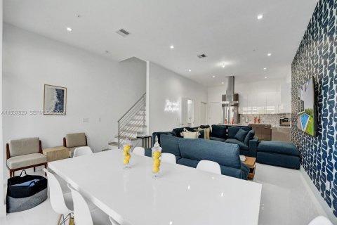 Touwnhouse à louer à Fort Lauderdale, Floride: 4 chambres, 223.43 m2 № 2243656 - photo 11