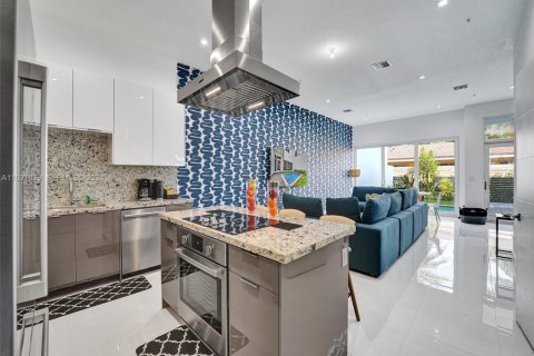 Touwnhouse à louer à Fort Lauderdale, Floride: 4 chambres, 223.43 m2 № 2243656 - photo 15