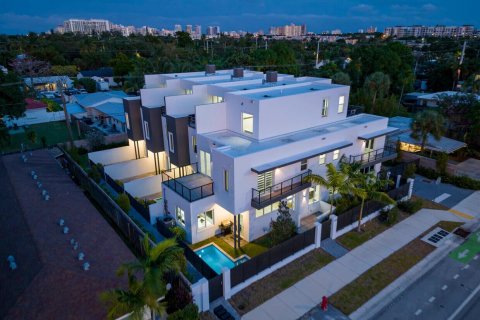 Touwnhouse à louer à Fort Lauderdale, Floride: 4 chambres, 223.43 m2 № 2243656 - photo 2