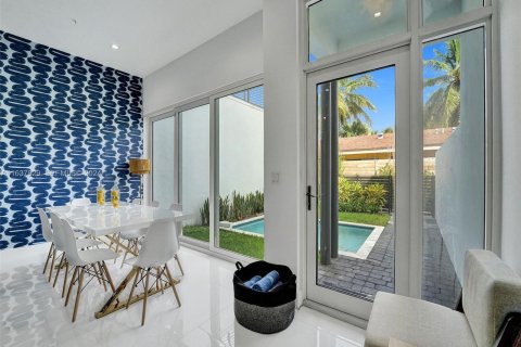 Touwnhouse à louer à Fort Lauderdale, Floride: 4 chambres, 223.43 m2 № 2243656 - photo 9