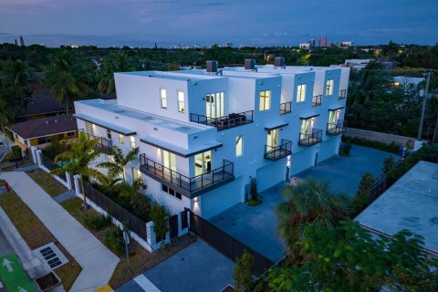 Touwnhouse à louer à Fort Lauderdale, Floride: 4 chambres, 223.43 m2 № 2243656 - photo 3
