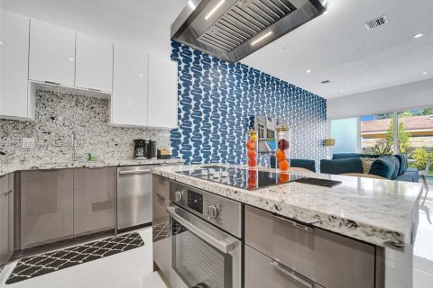 Touwnhouse à louer à Fort Lauderdale, Floride: 4 chambres, 223.43 m2 № 2243656 - photo 17