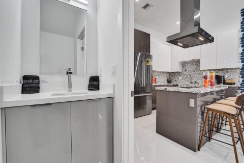Touwnhouse à louer à Fort Lauderdale, Floride: 4 chambres, 223.43 m2 № 2243656 - photo 18