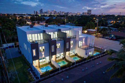 Townhouse in Fort Lauderdale, Florida 4 bedrooms, 223.43 sq.m. № 2243656
