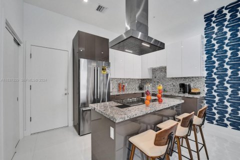 Touwnhouse à louer à Fort Lauderdale, Floride: 4 chambres, 223.43 m2 № 2243656 - photo 14