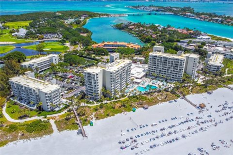 Condo in Longboat Key, Florida, 1 bedroom № 2195287 - photo 3