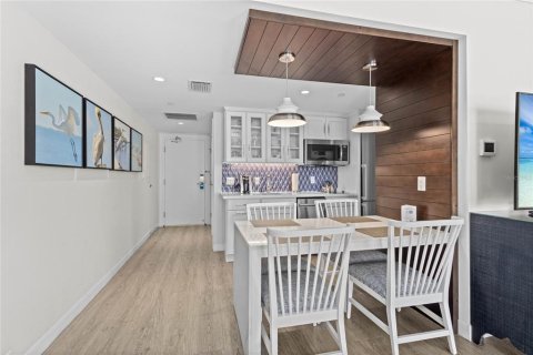 Condo in Longboat Key, Florida, 1 bedroom № 2195287 - photo 6