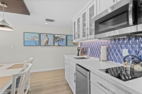 Condo in Longboat Key, Florida, 1 bedroom № 2195287 - photo 9