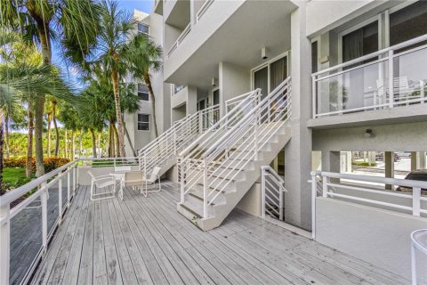 Condo in Longboat Key, Florida, 1 bedroom № 2195287 - photo 21