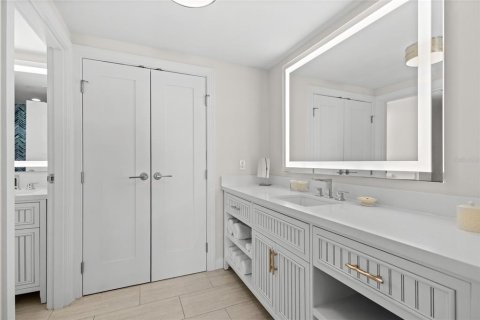 Condo in Longboat Key, Florida, 1 bedroom № 2195287 - photo 12