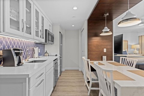 Condo in Longboat Key, Florida, 1 bedroom № 2195287 - photo 8