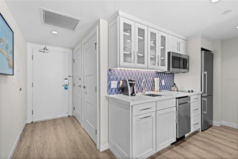 Condo in Longboat Key, Florida, 1 bedroom № 2195287 - photo 7