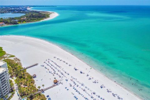 Condo in Longboat Key, Florida, 1 bedroom № 2195287 - photo 25