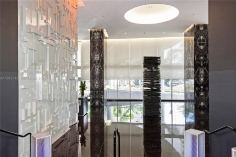 Condo in Hallandale Beach, Florida, 2 bedrooms  № 2052972 - photo 19