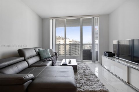 Condo in Hallandale Beach, Florida, 2 bedrooms  № 2052972 - photo 2