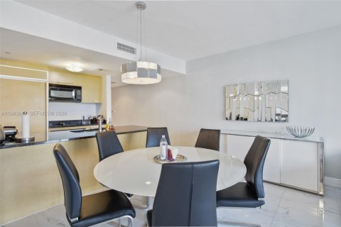 Condo in Hallandale Beach, Florida, 2 bedrooms  № 2052972 - photo 4