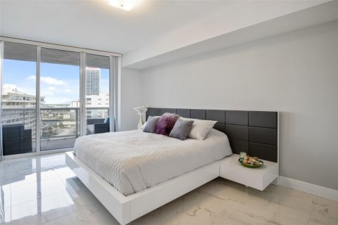 Condo in Hallandale Beach, Florida, 2 bedrooms  № 2052972 - photo 8