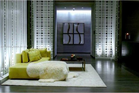 Condo in Hallandale Beach, Florida, 2 bedrooms  № 2052972 - photo 23