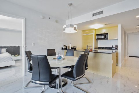 Condo in Hallandale Beach, Florida, 2 bedrooms  № 2052972 - photo 3