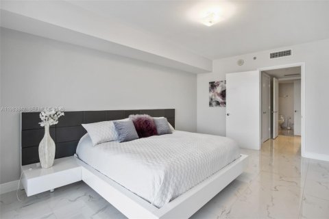 Condo in Hallandale Beach, Florida, 2 bedrooms  № 2052972 - photo 9