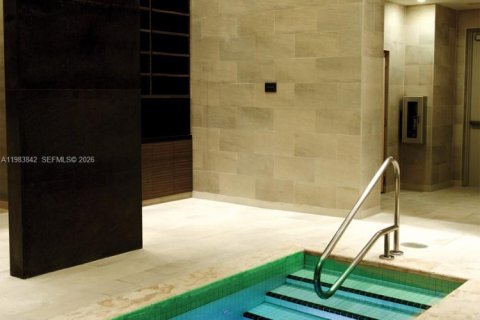 Condo in Hallandale Beach, Florida, 2 bedrooms  № 2052972 - photo 29