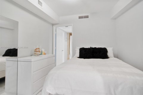 Condo in Hallandale Beach, Florida, 2 bedrooms  № 2052972 - photo 13