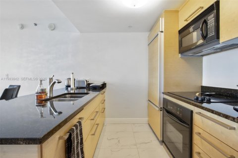 Condo in Hallandale Beach, Florida, 2 bedrooms  № 2052972 - photo 6