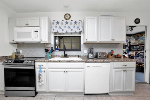 House in Port Charlotte, Florida 2 bedrooms, 108.6 sq.m. № 1628383 - photo 12