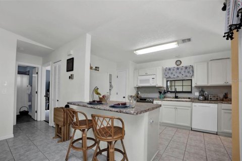 House in Port Charlotte, Florida 2 bedrooms, 108.6 sq.m. № 1628383 - photo 9