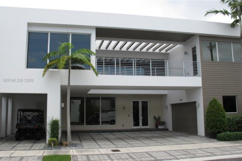 Villa ou maison à vendre à Doral, Floride: 6 chambres, 452.81 m2 № 2056982 - photo 1