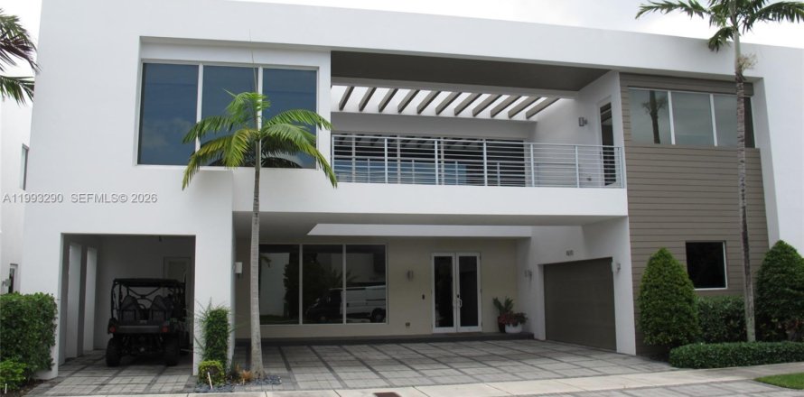 Villa ou maison à Doral, Floride 6 chambres, 452.81 m2 № 2056982