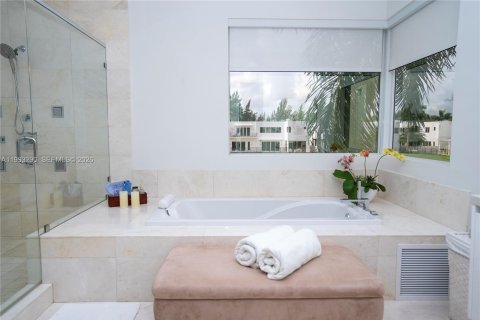 Villa ou maison à vendre à Doral, Floride: 6 chambres, 452.81 m2 № 2056982 - photo 15