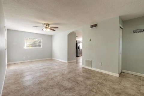 Casa en venta en Orange City, Florida, 3 dormitorios, 158.49 m2 № 2430843 - foto 5