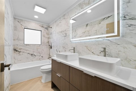 Купить виллу или дом в Бока-Ратон, Флорида 5 спален, 277.68м2, № 2043456 - фото 30