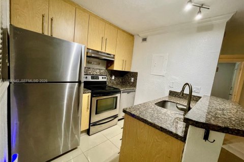 Снять в аренду кондоминиум в Форт-Лодердейл, Флорида 2 спальни, 65.22м2, № 2009882 - фото 2