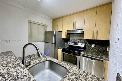 Кондоминиум с 2 спальнями в Форт-Лодердейл, Флорида № 2009882