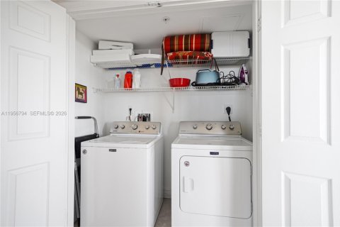 Condominio en venta en Fort Lauderdale, Florida, 2 dormitorios, 129.78 m2 № 2020934 - foto 19
