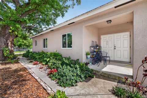 House in Fort Lauderdale, Florida 3 bedrooms, 164.44 sq.m. № 2069839 - photo 4