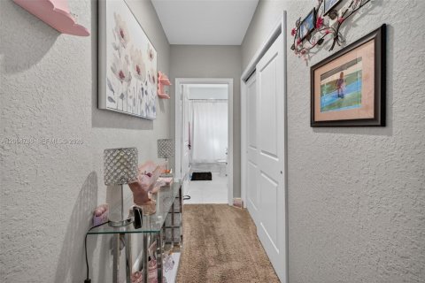 House in Fort Lauderdale, Florida 3 bedrooms, 164.44 sq.m. № 2069839 - photo 27