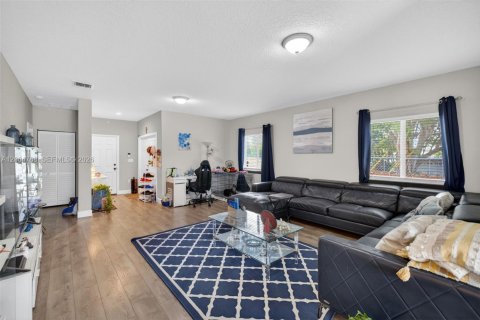 House in Fort Lauderdale, Florida 3 bedrooms, 164.44 sq.m. № 2069839 - photo 10