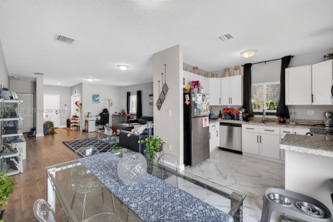 House in Fort Lauderdale, Florida 3 bedrooms, 164.44 sq.m. № 2069839 - photo 14