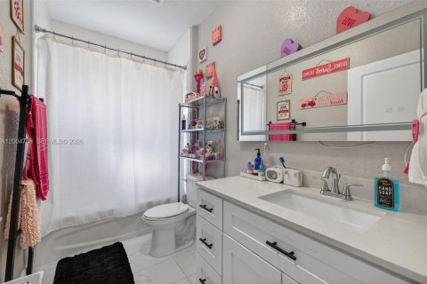 House in Fort Lauderdale, Florida 3 bedrooms, 164.44 sq.m. № 2069839 - photo 28
