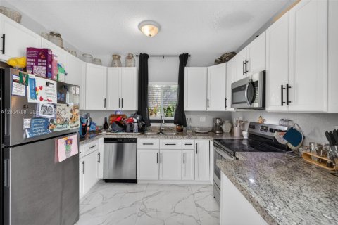House in Fort Lauderdale, Florida 3 bedrooms, 164.44 sq.m. № 2069839 - photo 15