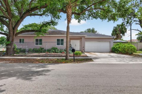 House in Fort Lauderdale, Florida 3 bedrooms, 164.44 sq.m. № 2069839 - photo 2