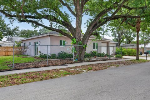 House in Fort Lauderdale, Florida 3 bedrooms, 164.44 sq.m. № 2069839 - photo 3