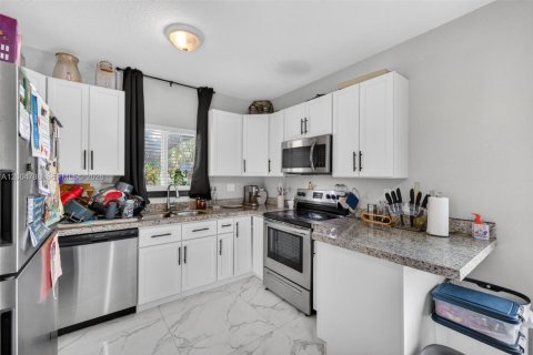 House in Fort Lauderdale, Florida 3 bedrooms, 164.44 sq.m. № 2069839 - photo 16